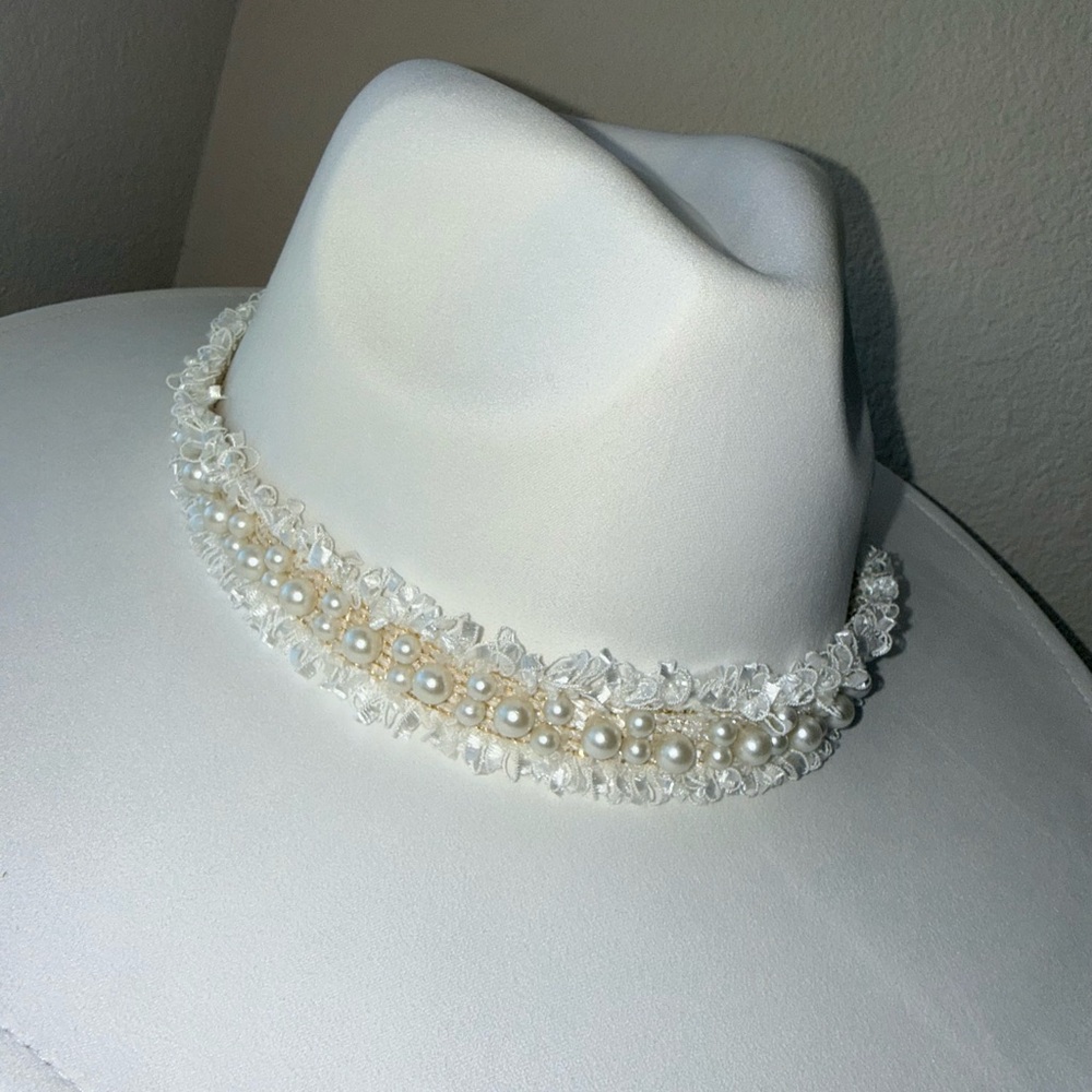 NEW never worn Beautiful, Elegant Bridal, Bride To Be, White/Pearl Hat Band